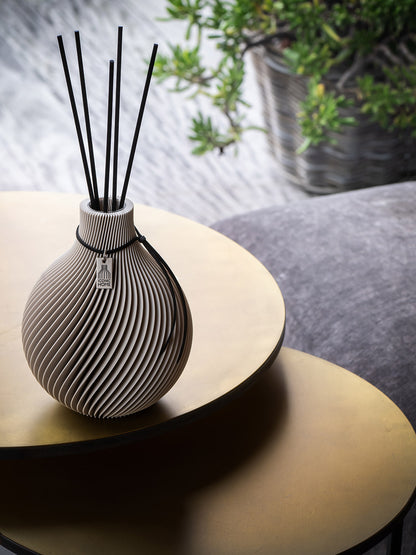 ICONIC HOME Duftvase Sphere Cozy Greige auf rundem Tisch #mood
