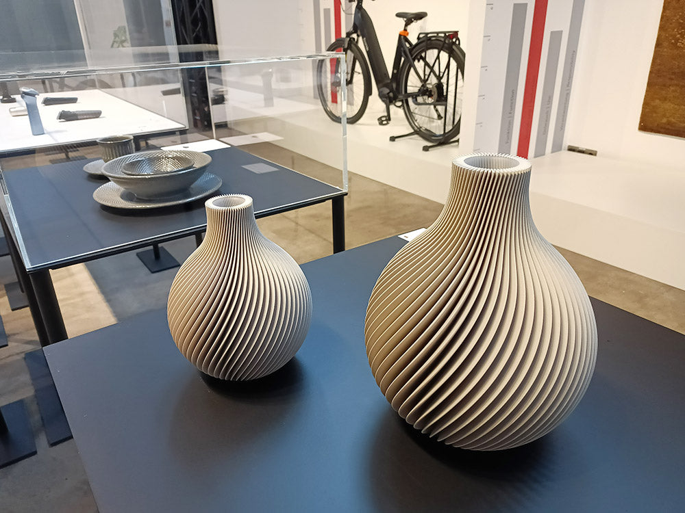 ICONIC HOME Vase Sphere in der Ausstellung im Red Dot Design Museum