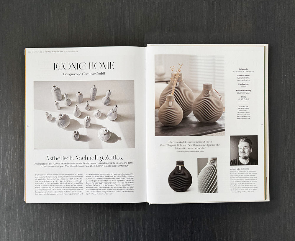 El anuario Best of Interior abierto por las páginas con jarrones ICONIC HOME