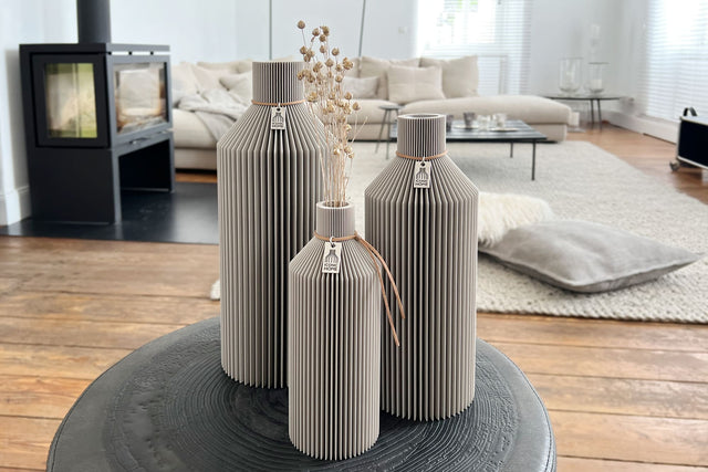 ICONIC HOME Vase Set Straight Cozy Greige im Wohnzimmer