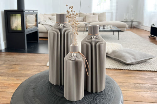 ICONIC HOME Vase Set Straight Cozy Greige im Wohnzimmer