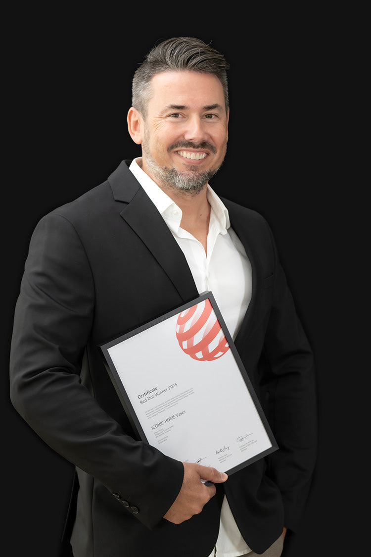 Nicolas Woll mit Red Dot Design Award Auszeichnung