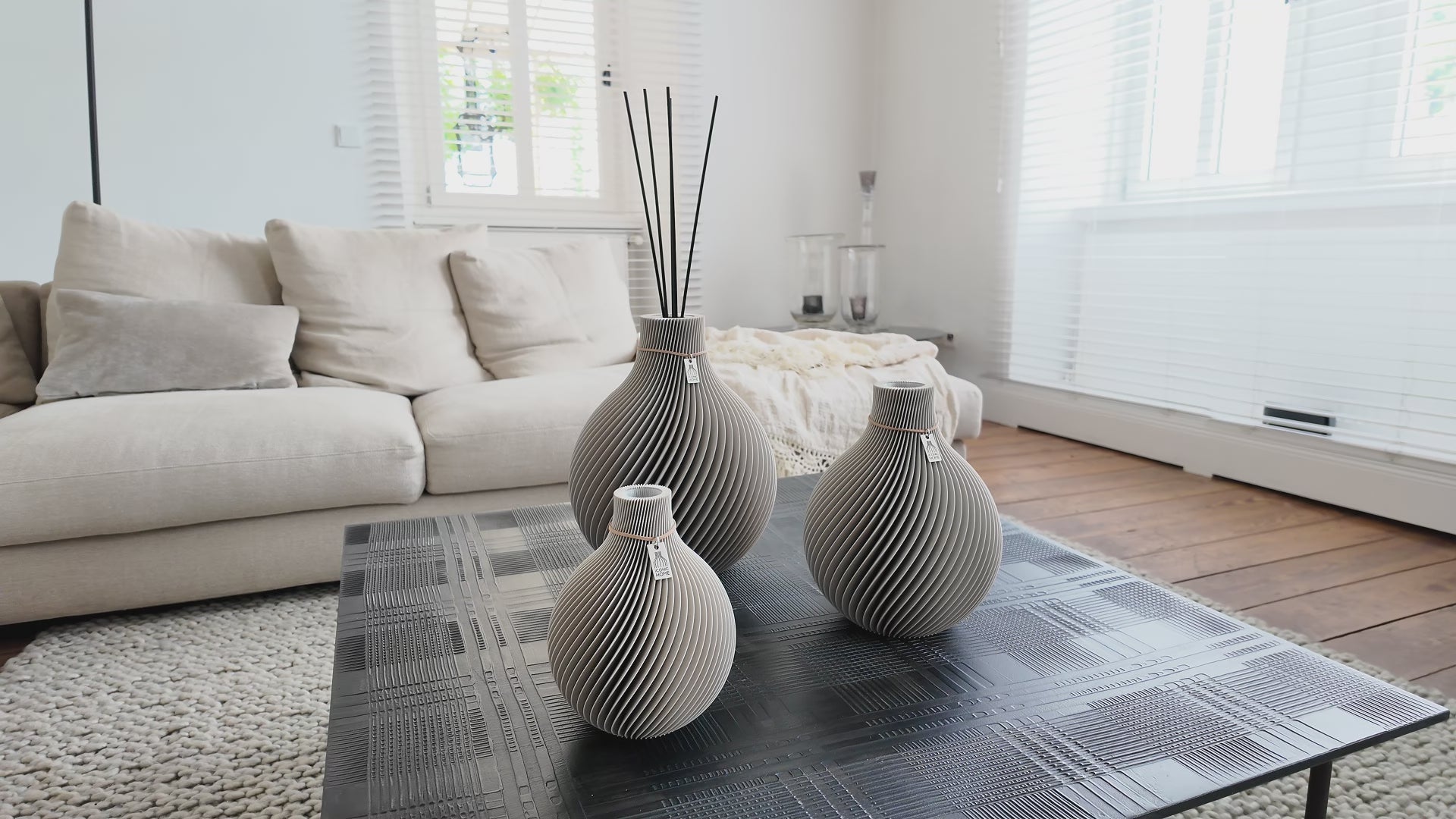 Chargement de la vidéo : ICONIC HOME SPhere Vase Set Room Fragrance