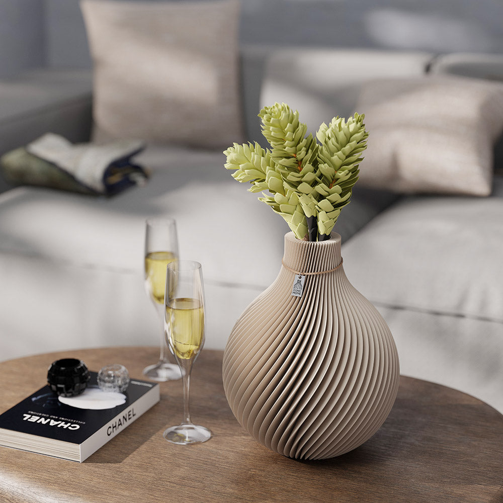 Vase Sphere d’ICONIC HOME avec des fleurs fraîches dans un intérieur