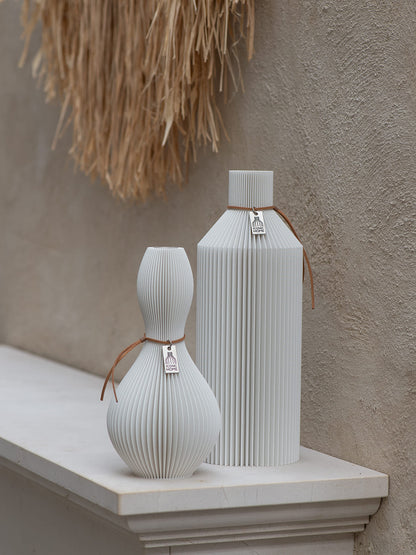 Vase Shape weiß kombiniert mit Vase Straight ICONIC HOME #mood