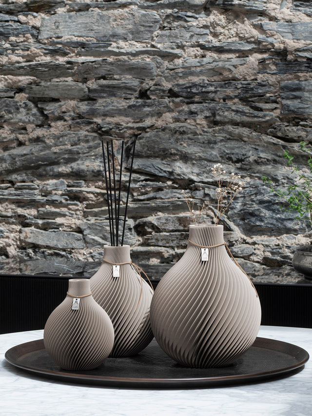 Vase Sphere Cozy Greige im Set mit mittlerer Duftvase #mood