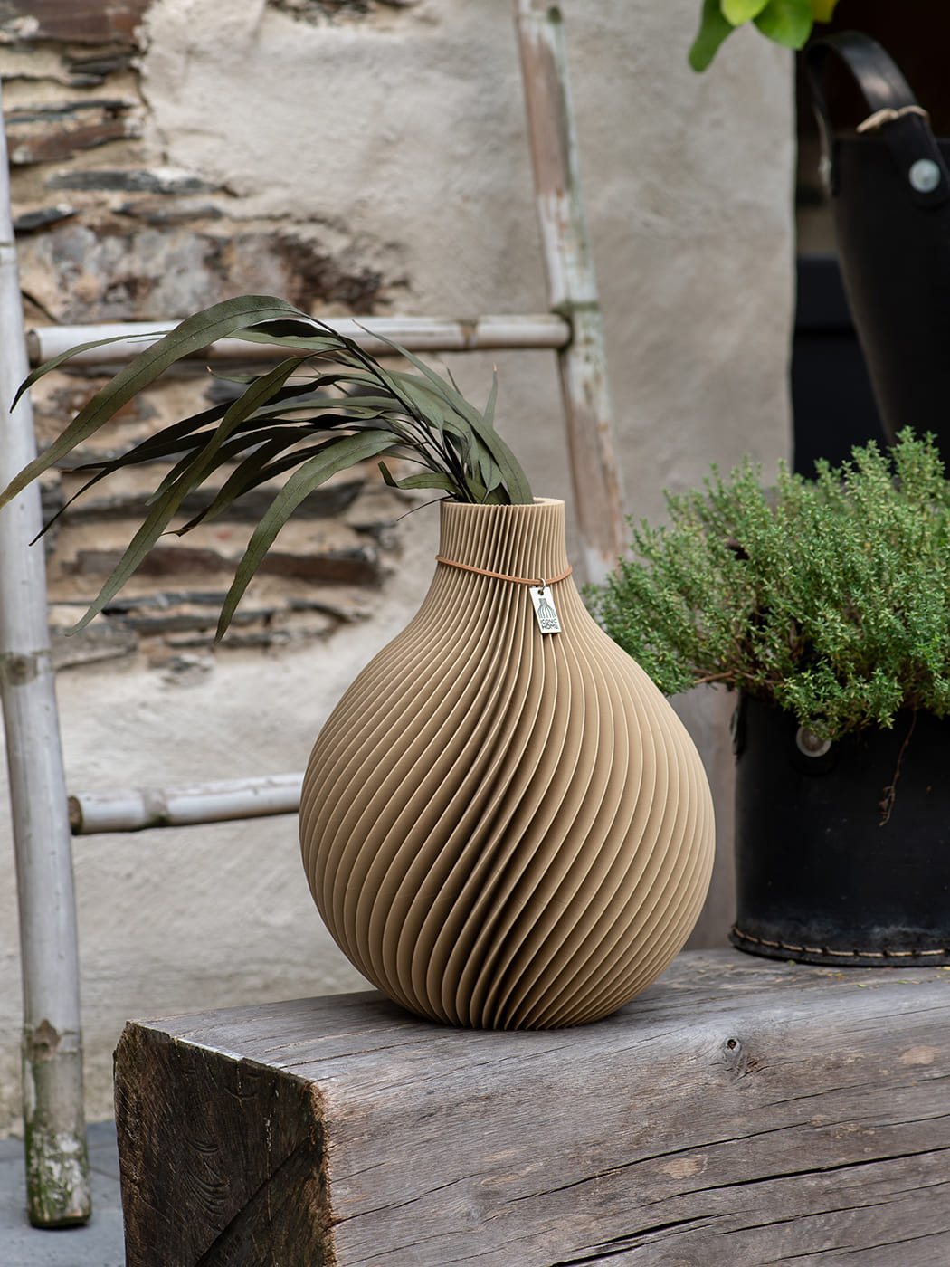 Vase Sphere in Holzfarbe ICONIC HOME #mood